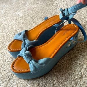 American eagle brand denim platform sandals with embroidered daisies and straps